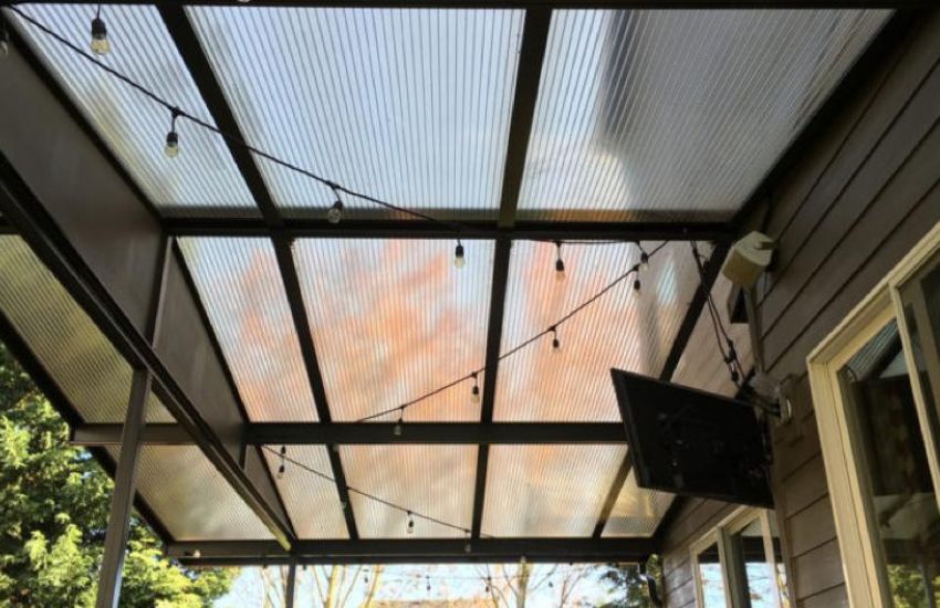 Apa itu Atap Polycarbonate? Jenis, Keunggulan, Hingga Harga Terbarunya